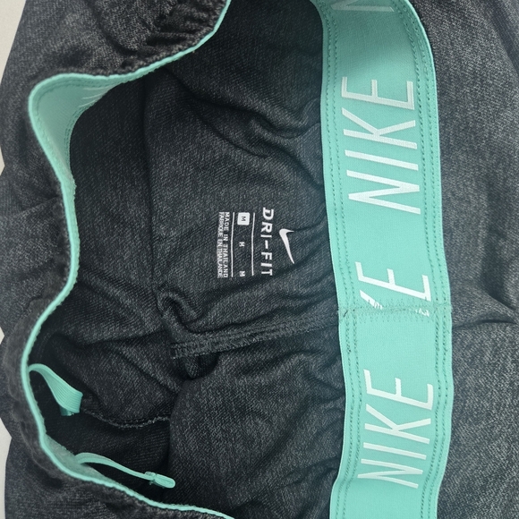 Nike Women's Gray Shorts - Picture 4 of 4